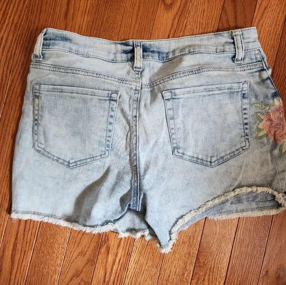 Floral shorts - Picture 2 of 4